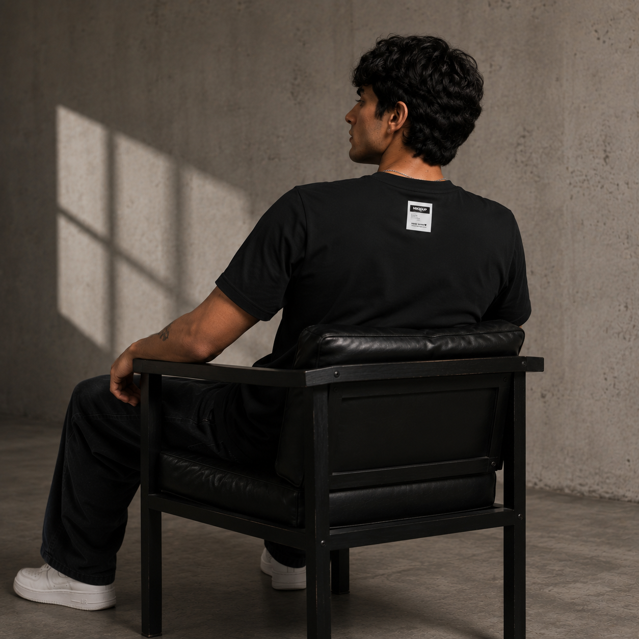 MIKIGUP Graphic Tee – Black