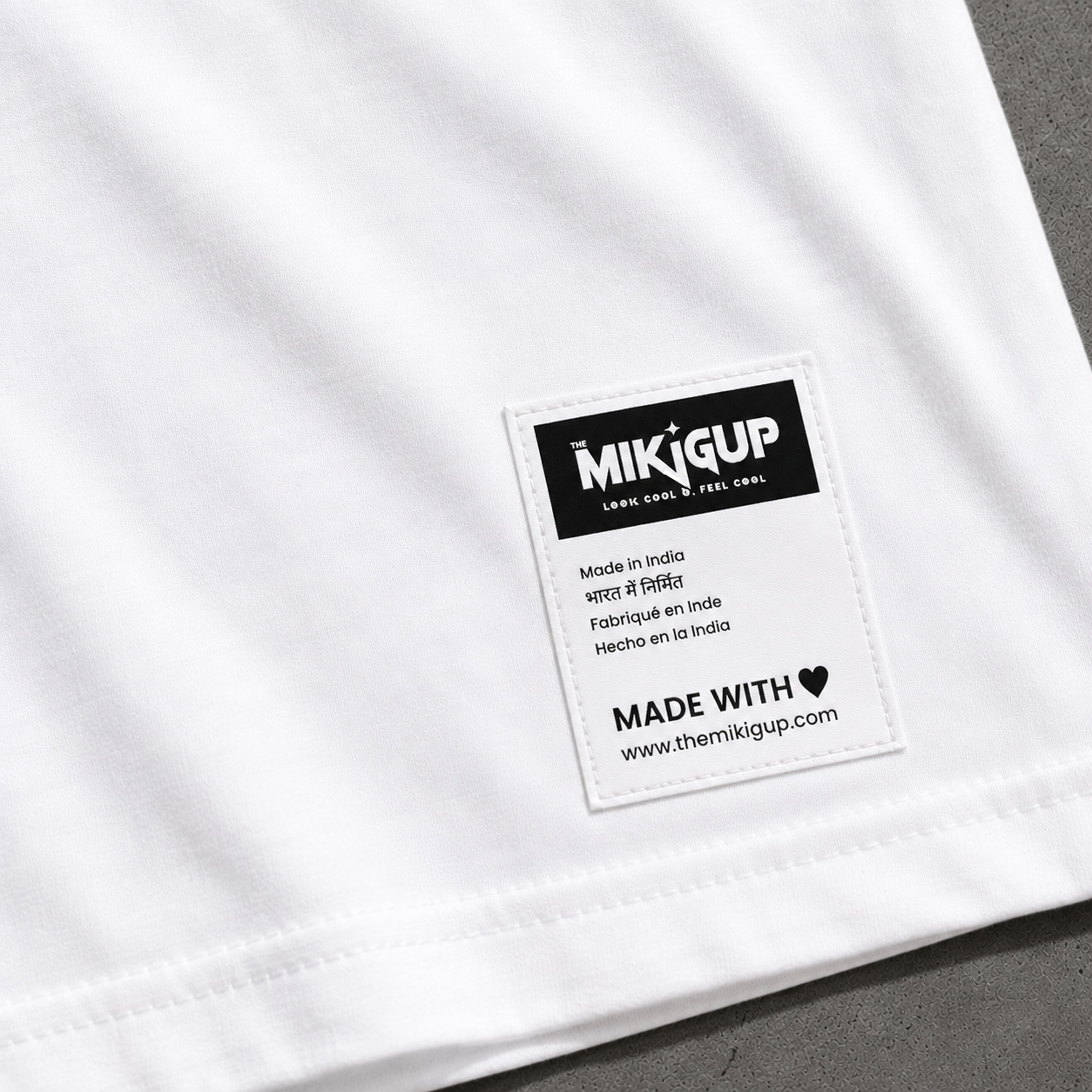 Regular White Fit Tee – Pink Print